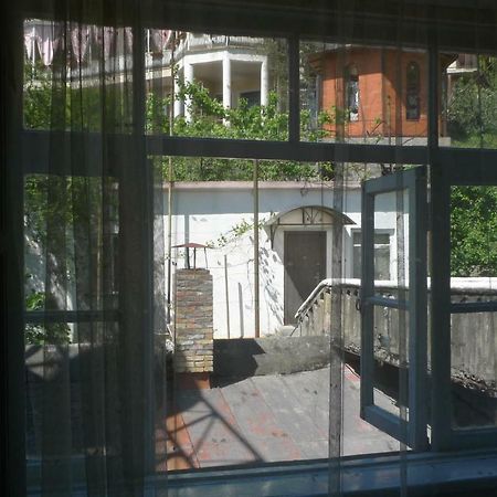 Old Town Guesthouse Sukhumi Esterno foto