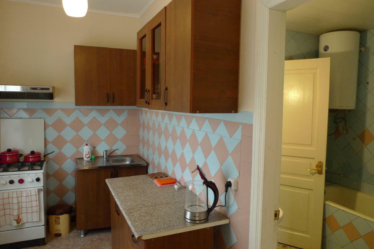 Old Town Guesthouse Sukhumi Esterno foto